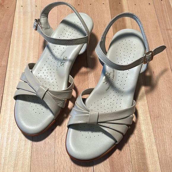 SAS WOMENS STRIPPY BONE PATENT LEATHER SANDALS WEDGE SIZE 7M - Picture 1 of 9